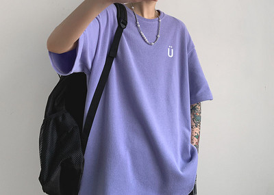 Tricou pentru bărbați cu decolteu oval și mâneci scurte