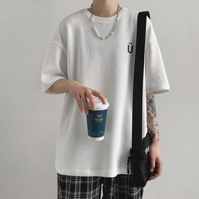 Tricou pentru bărbați cu decolteu oval și mâneci scurte