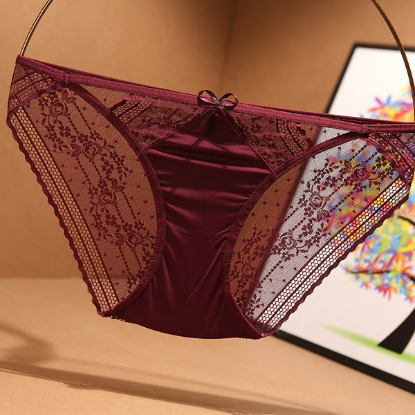 Bikini de damă de actualitate cu dantelă