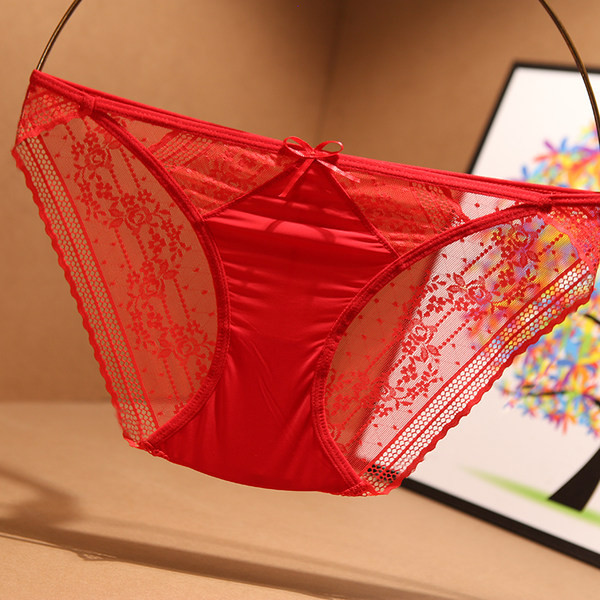 Bikini de damă de actualitate cu dantelă