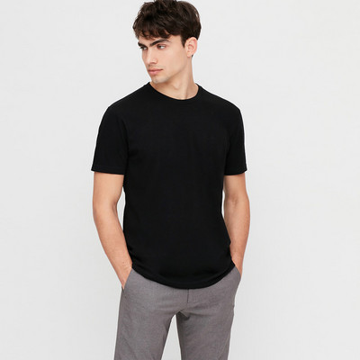 Tricou pentru bărbați cu decolteu oval și mâneci scurte