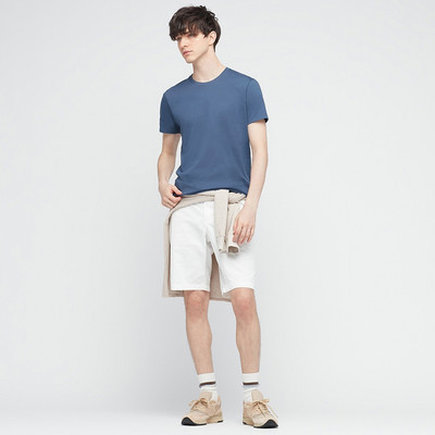 Tricou pentru bărbați cu decolteu oval și mâneci scurte