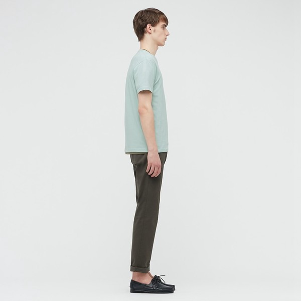 Tricou pentru bărbați cu decolteu oval și mâneci scurte