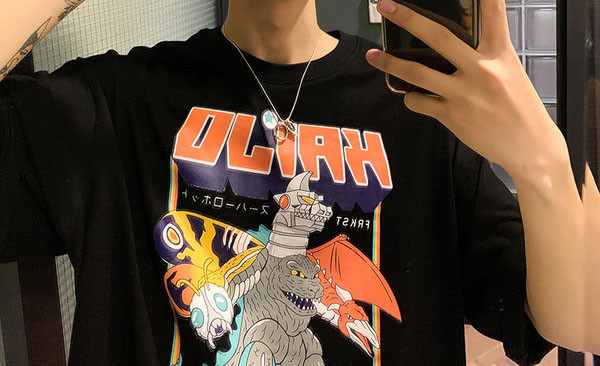 Tricou casual barbatesc cu decolteu rotund si aplicatie