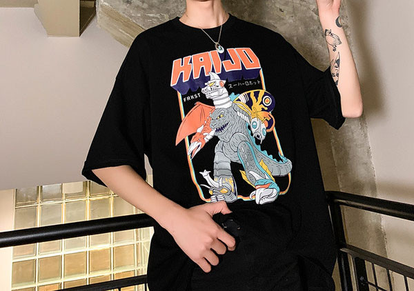 Tricou casual barbatesc cu decolteu rotund si aplicatie