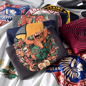 Tricou modern pentru bărbați cu decolteu oval și aplicație