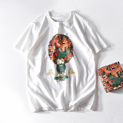 Tricou modern pentru bărbați cu decolteu oval și aplicație