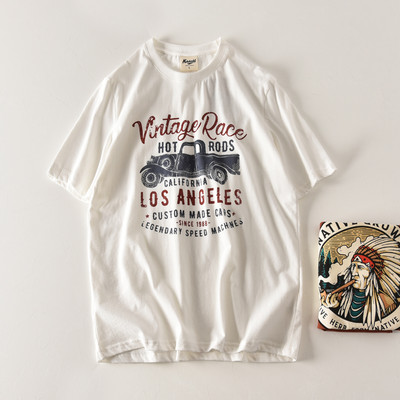 Tricou modern pentru bărbați cu decolteu oval și aplicație