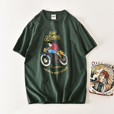 Tricou modern pentru bărbați cu decolteu oval și aplicație