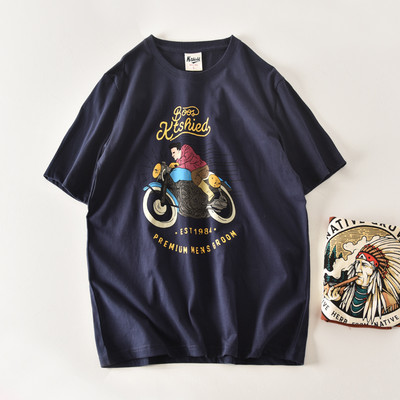 Tricou modern pentru bărbați cu decolteu oval și aplicație