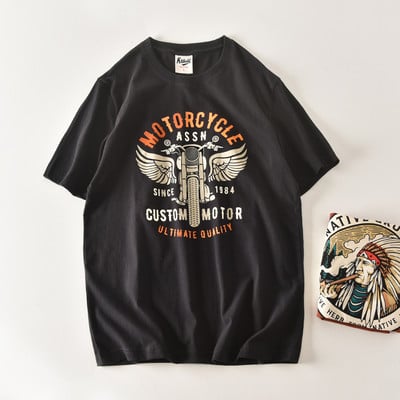 Tricou modern pentru bărbați cu decolteu oval și aplicație