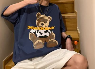 Tricou barbatesc cu aplicatie si decolteu O