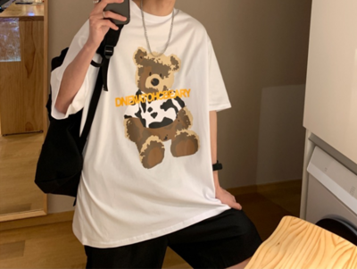 Tricou barbatesc cu aplicatie si decolteu O