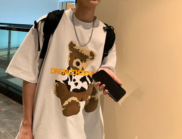 Tricou barbatesc cu aplicatie si decolteu O