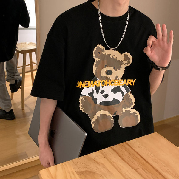 Tricou barbatesc cu aplicatie si decolteu O