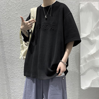 Tricou bărbătesc cu inscripție și decolteu rotund