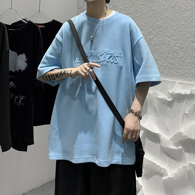 Tricou bărbătesc cu inscripție și decolteu rotund