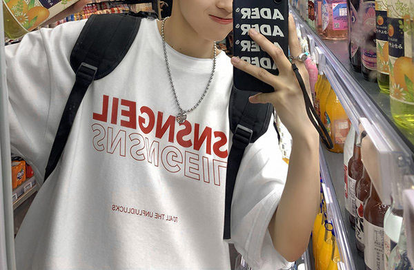 Tricou modern pentru bărbați cu inscripții și mâneci scurte