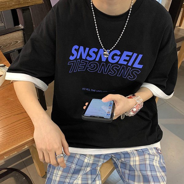 Tricou modern pentru bărbați cu inscripții și mâneci scurte