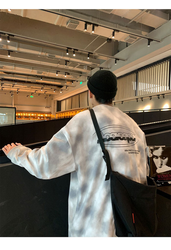 Bluză pentru bărbați cu mâneci lungi și decolteu oval