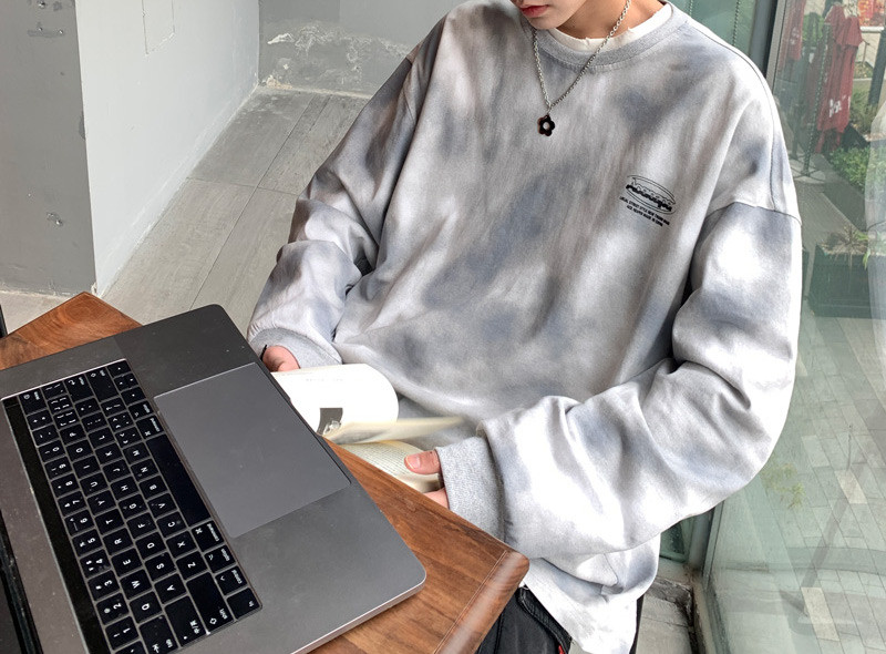 Bluză pentru bărbați cu mâneci lungi și decolteu oval