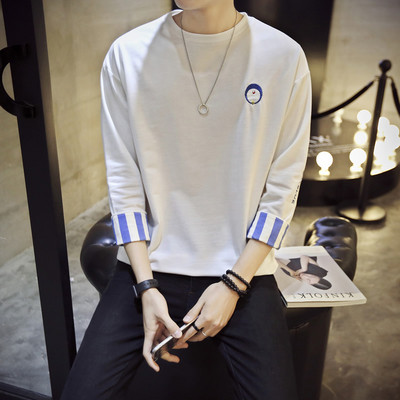 Bluza barbatesta cu decolteu rotund si broderie