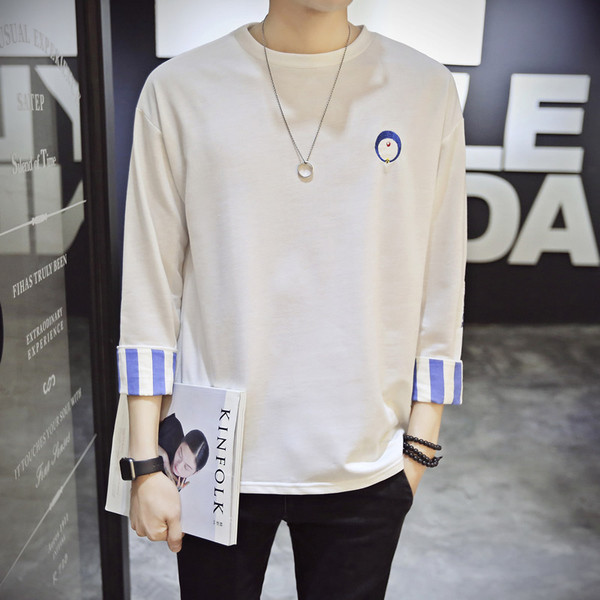 Bluza barbatesta cu decolteu rotund si broderie