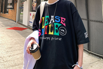 Tricou pentru bărbați cu inscripție colorată și mâneci 3/4