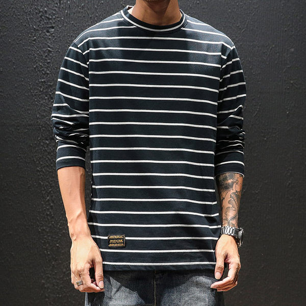Bluză bărbătească în dungi, cu mâneci lungi și decolteu rotund
