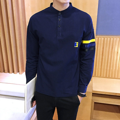 Bluză bărbătească cu nasturi și guler jos