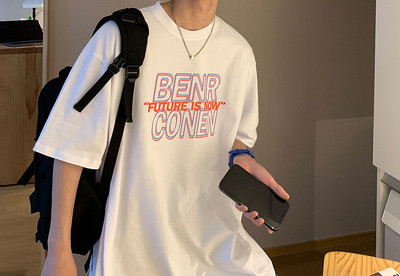 Tricou casual bărbătesc cu inscripție colorată