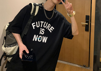 Tricou casual bărbătesc cu inscripție colorată