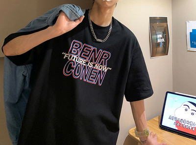 Tricou casual bărbătesc cu inscripție colorată