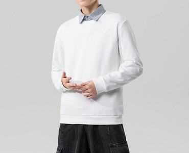 Bluză bărbătească simplă cu mâneci lungi și decolteu rotund