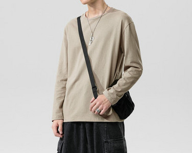 Bluză bărbătească simplă cu mâneci lungi și decolteu rotund