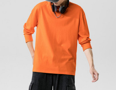 Bluză bărbătească simplă cu mâneci lungi și decolteu rotund