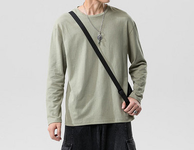 Bluză bărbătească simplă cu mâneci lungi și decolteu rotund