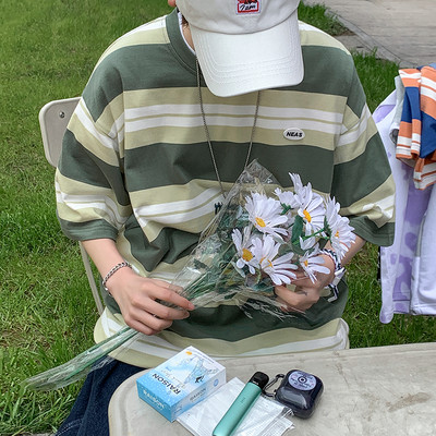 Tricou bărbătesc în dungi - model larg cu mâneci 3/4