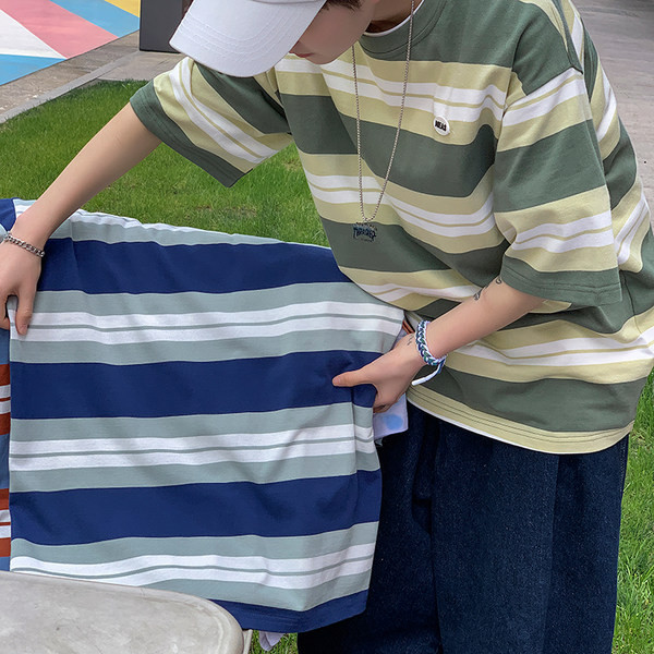 Tricou bărbătesc în dungi - model larg cu mâneci 3/4