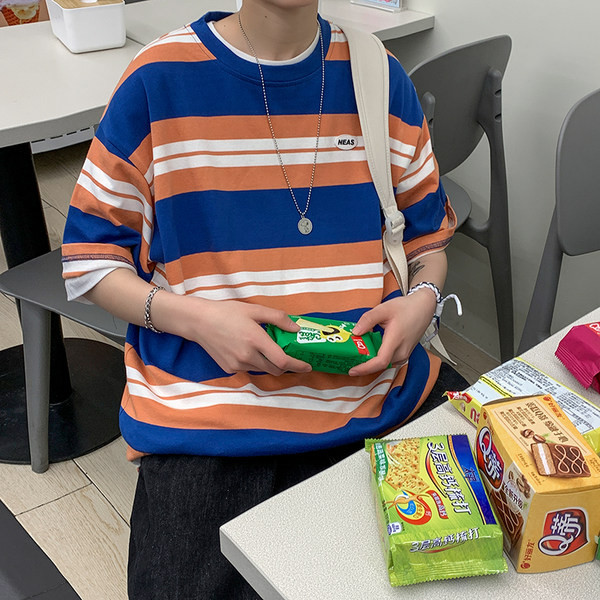 Tricou bărbătesc în dungi - model larg cu mâneci 3/4