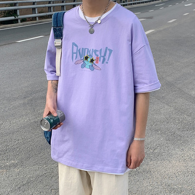 Tricou larg pentru bărbați cu inscripție colorată și mâneci scurte