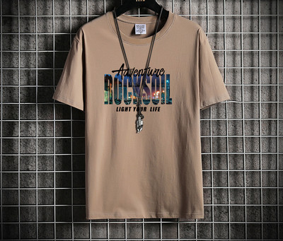 Tricou pentru bărbați cu inscripții și mâneci scurte