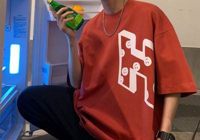 Tricou larg pentru bărbați cu mâneci 3/4 și imprimeu