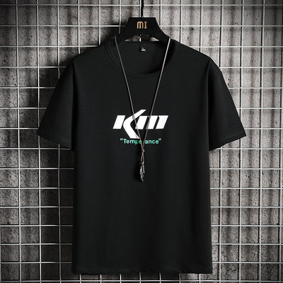 Tricou casual barbatesc cu decolteu oval si aplicatie - mai multe culori