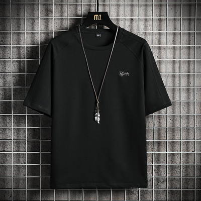 Tricou casual barbatesc cu decolteu oval si aplicatie - mai multe culori