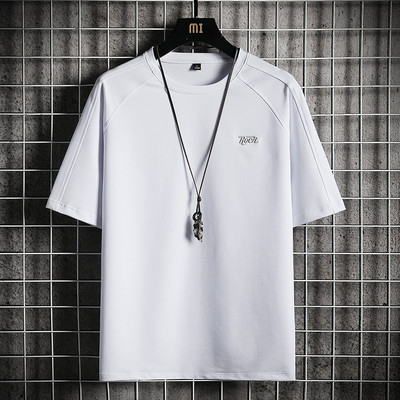 Tricou casual barbatesc cu decolteu oval si aplicatie - mai multe culori