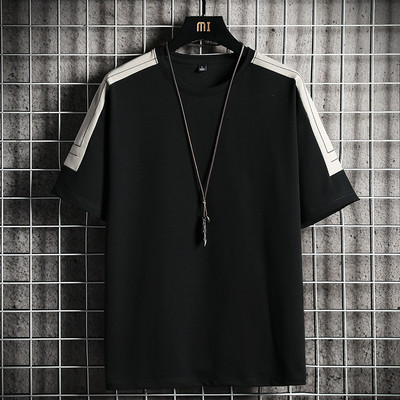 Tricou casual barbatesc cu decolteu oval si aplicatie - mai multe culori