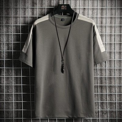 Tricou casual barbatesc cu decolteu oval si aplicatie - mai multe culori