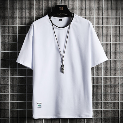 Tricou casual barbatesc cu decolteu oval si aplicatie - mai multe culori