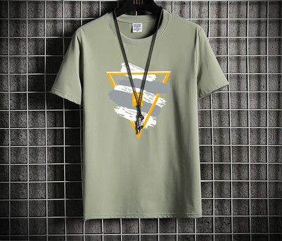 Tricou pentru bărbați cu aplicație colorată și mâneci scurte